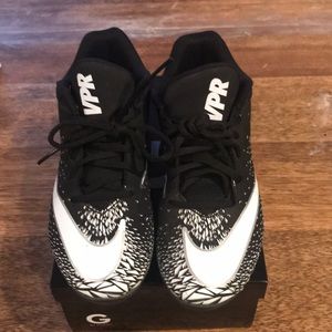 Football/soccer cleats